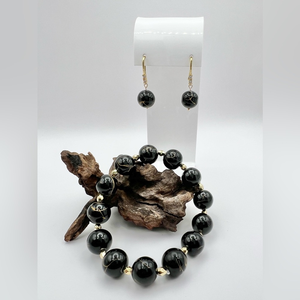 BLACK GOLD WIRE AGATE